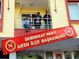 DEMOKRAT PARTİ AKSU'DA TOPLU İSTİFA