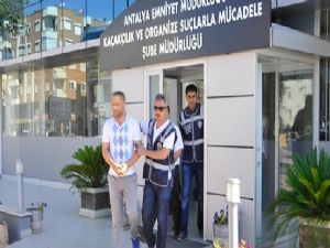 ANTALYA'DA OTO HIRSIZLARI YAKALANDI