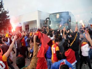 GALATASARAY'A ANTALYA'DA COŞKULU KARŞILAMA